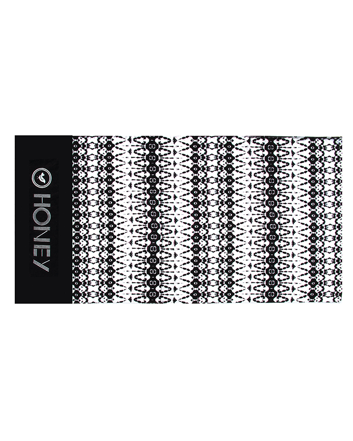 O&E DAY DREAMER BEACH TOWEL 18S